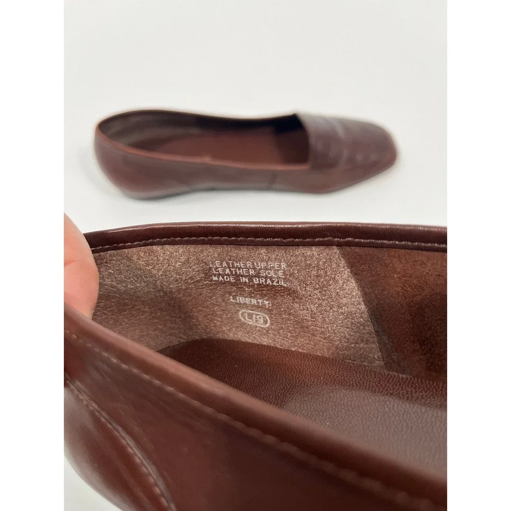 Vintage Womens Leather Slip On Loafers 8.5 Brown Chic Minimalist Office Capsule